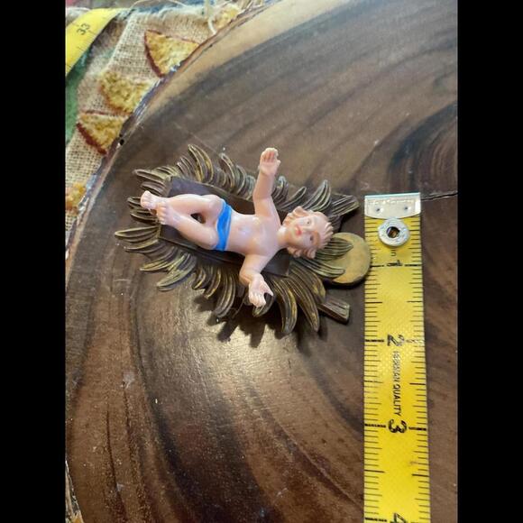 Vintage Baby Jesus Figurine in Nativity Scene - Picture 4 of 4